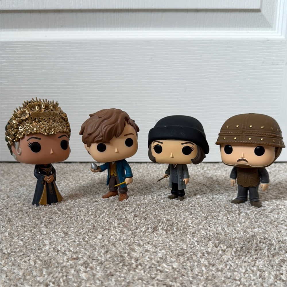 Fantastic Beasts Funko Pop Lot of 4 Loose Vinyl Figures - Newt #2 & More - Picture 2 of 6